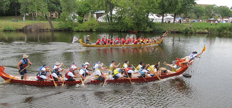 dragonboat_sept_4_2001_4_c_r.jpg